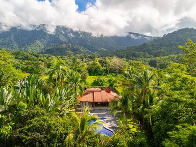 Charming 3-Bedroom Home for Sale in Ojochal, Costa Rica image 2