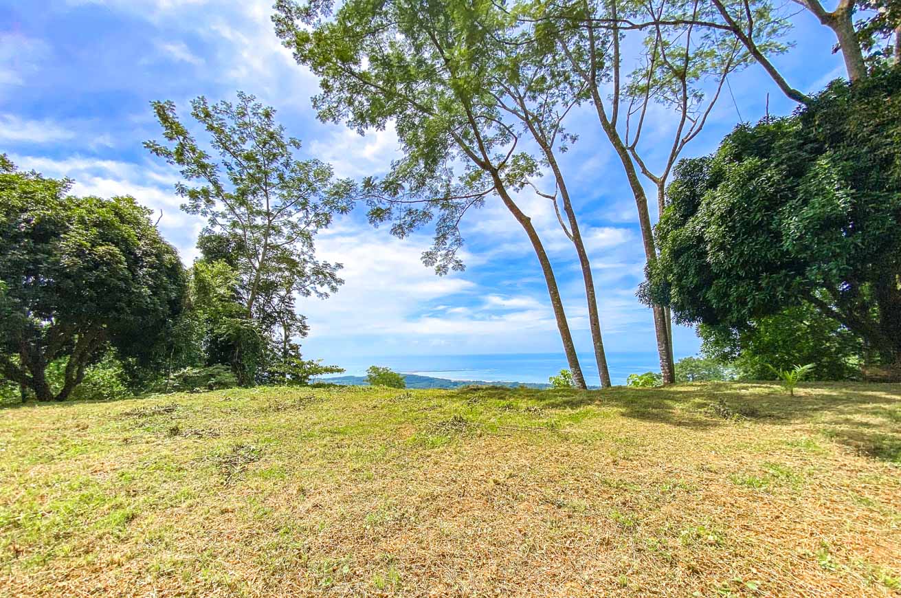 Large Uvita Lot with Whale’s Tail Ocean Views, Sunsets & Legal Water – Ready to Build selected
