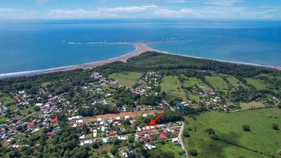 Immaculate 3-Bedroom Home with Pool Near Marino Ballena National Park image 2