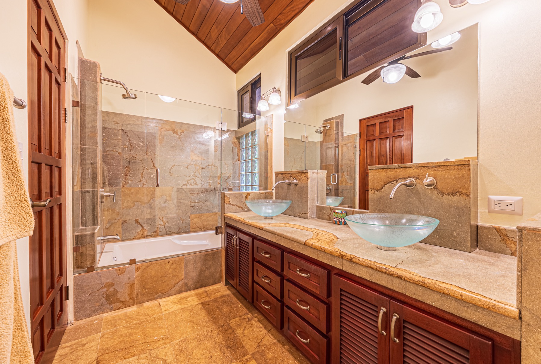 10.9-Acre Luxury Estate with Ocean Views, 3 Homes & Expansion Potential in Tres Ríos selected