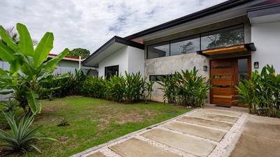 Modern 3-Bedroom Home with Private Pool in the Heart of Playa Uvita image 5