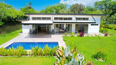 Modern 3-Bedroom Home with Pool in Gated Community, Ojochal, Costa Rica image 1