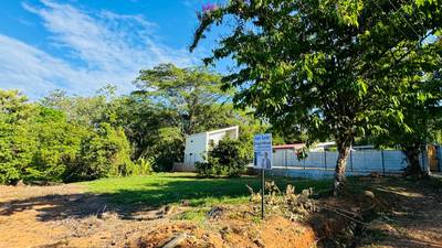ZONED RESIDENTIAL / COMMERCIAL LOT IN COVETED LOCATION image 4