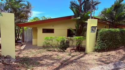 Move in ready 2 bedroom / 2 bathroom home with window ocean view and pool in Ojochal image 4