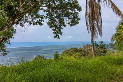 Visionary Ocean-View Estate with Development Potential Near Playa Linda image 5