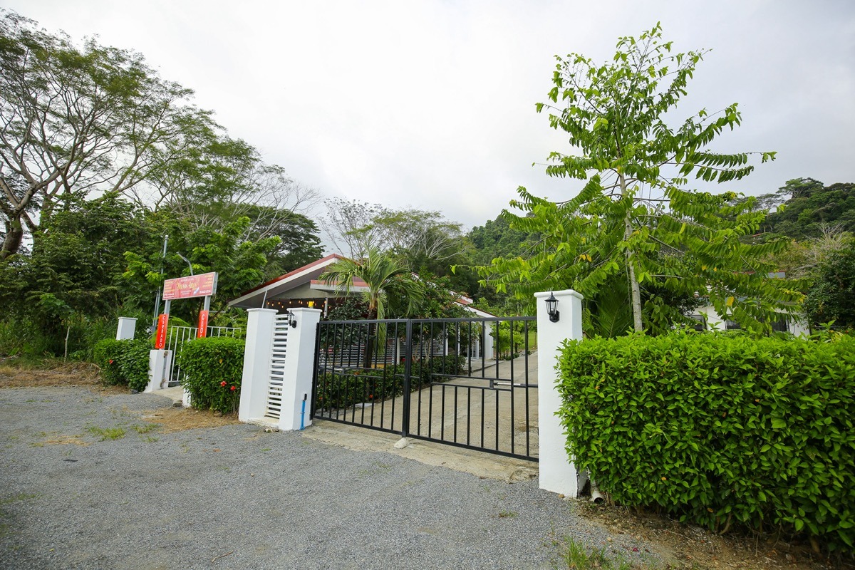 Commercial Opportunity With Restaurant, Home and Plenty Of Building Areas selected