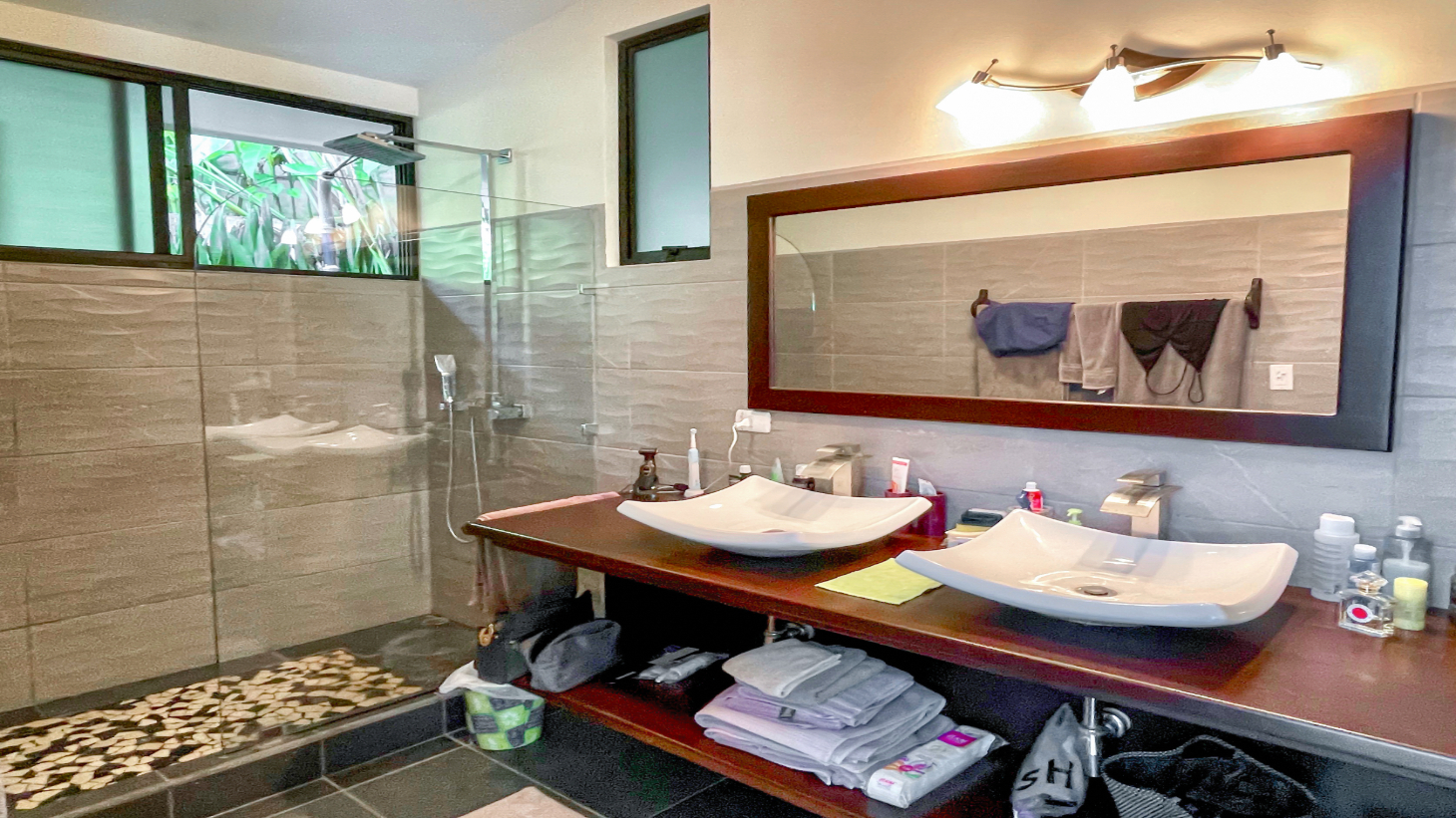 2.24 ACRES – 7 Bedrooms Ocean View Boutique Hotel With Two Pools, 5 Minutes to Uvita, Multiple Rental Options!! selected