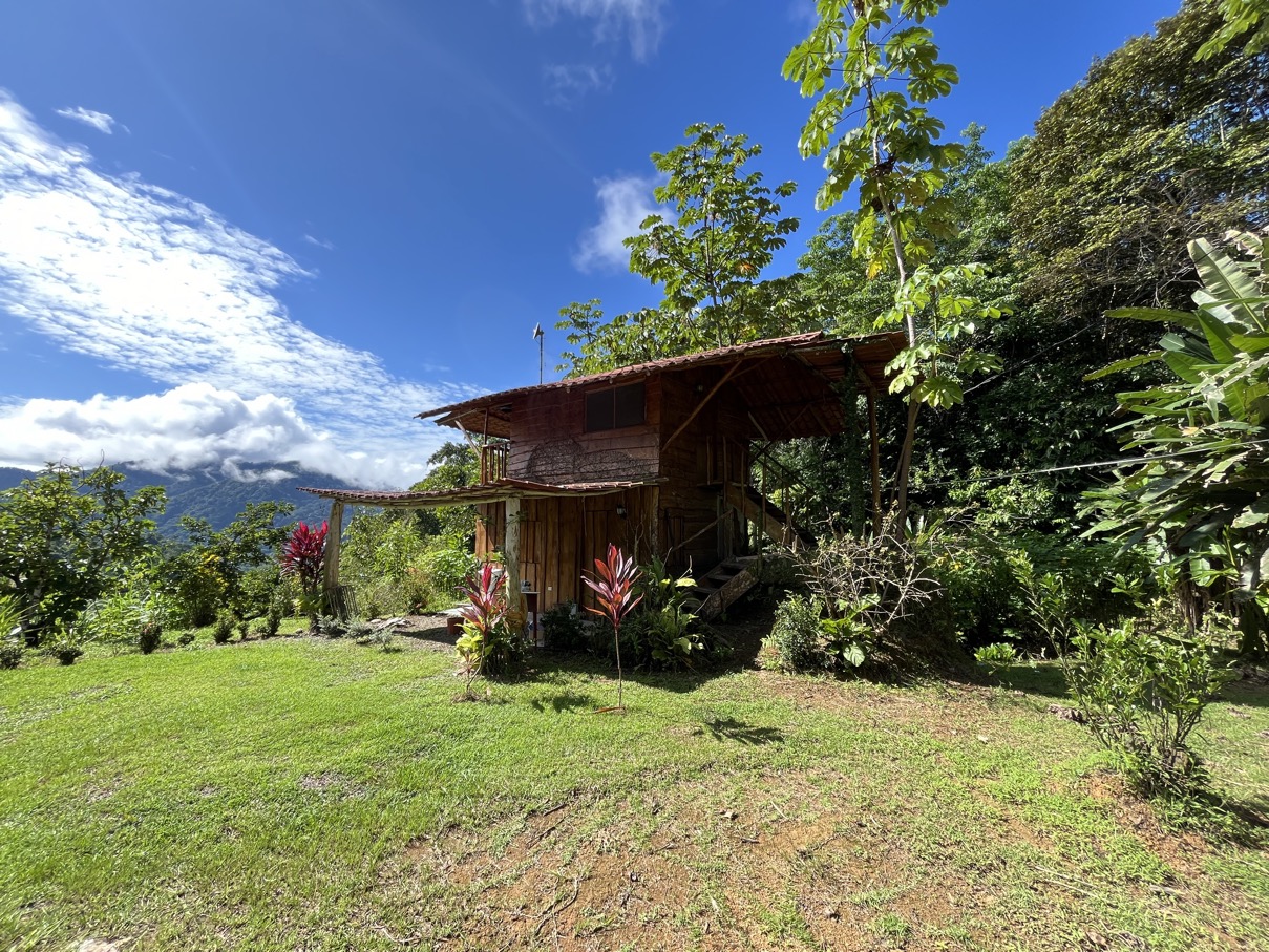 Charming Mountain Retreat in Vergel de Osa – Minutes from Ojochal, Beaches, and Waterfalls selected