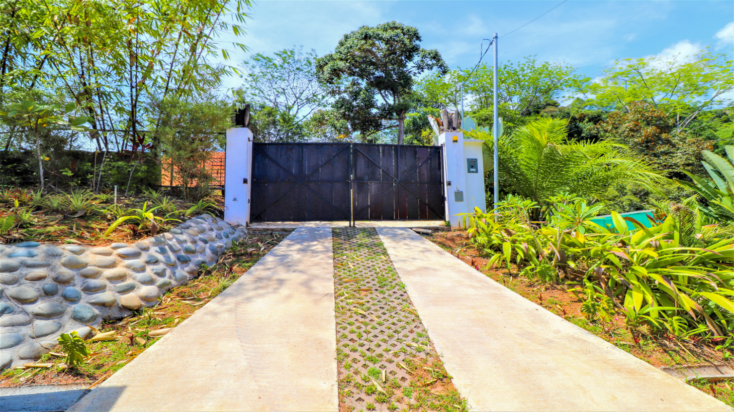 3 Bedroom Home With Ocean View Near Ojochal Tres Rios selected