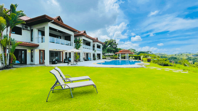 Luxury Ocean View Estate in Ojochal, Costa Rica — 6-Suite Home with Infinity Pool, Ideal for Wellness Retreats or Boutique B&B image 4