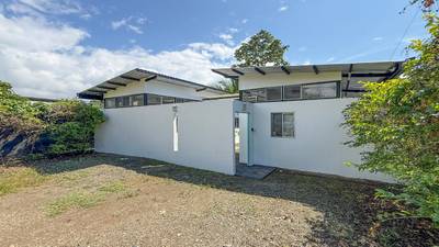 Newer 2-Bedroom Home Easy Walking Distance to Whale Tail Beach image 5