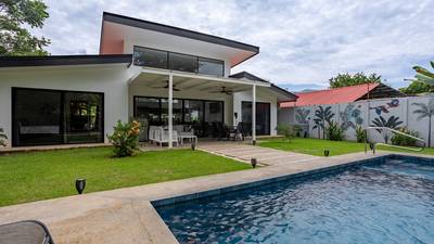 Modern 3-Bedroom Home with Private Pool in the Heart of Playa Uvita image 1