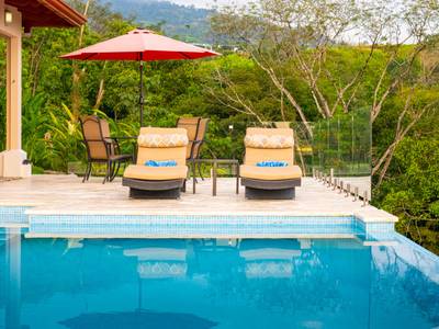 Oceanview Oasis House: Private Waterfall, Infinity Pool & Jungle Trails in Gated Costa Rica Community image 5