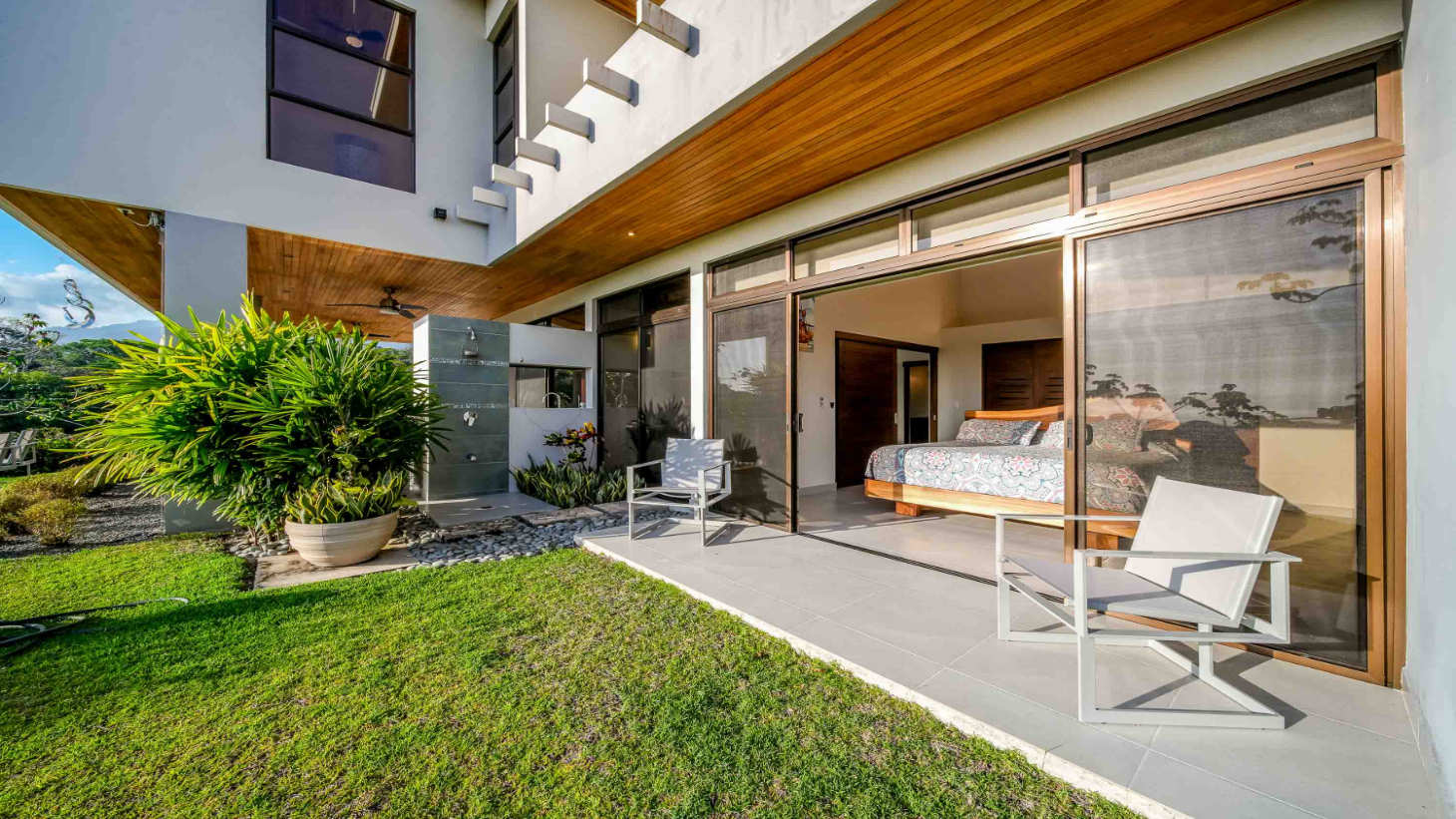 Guest House and Infinity Pool Ocean View Luxury Estate selected