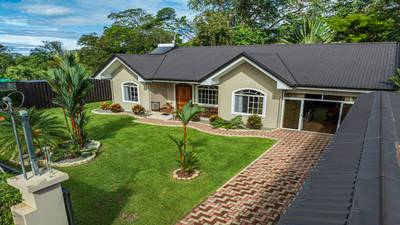 5-Bedroom Residence in Prime Uvita Location image 4