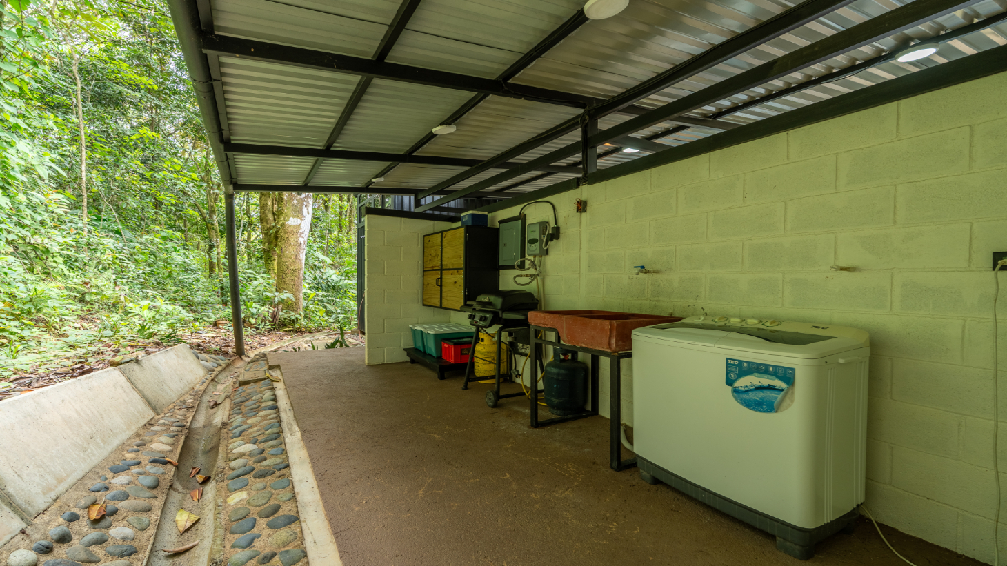 Turn-Key Luxury Boutique Jungle Bungalows + Build-Ready Expansion site – Profitable Airbnb in Ojochal selected