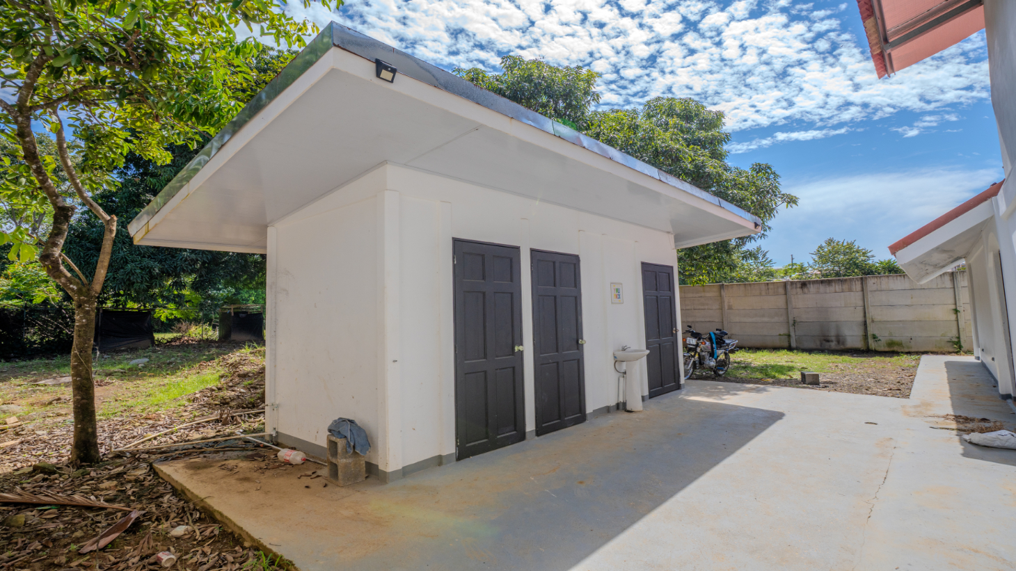 Apartments within Walking Distance to the Beach In Uvita – 0.21 Acres selected