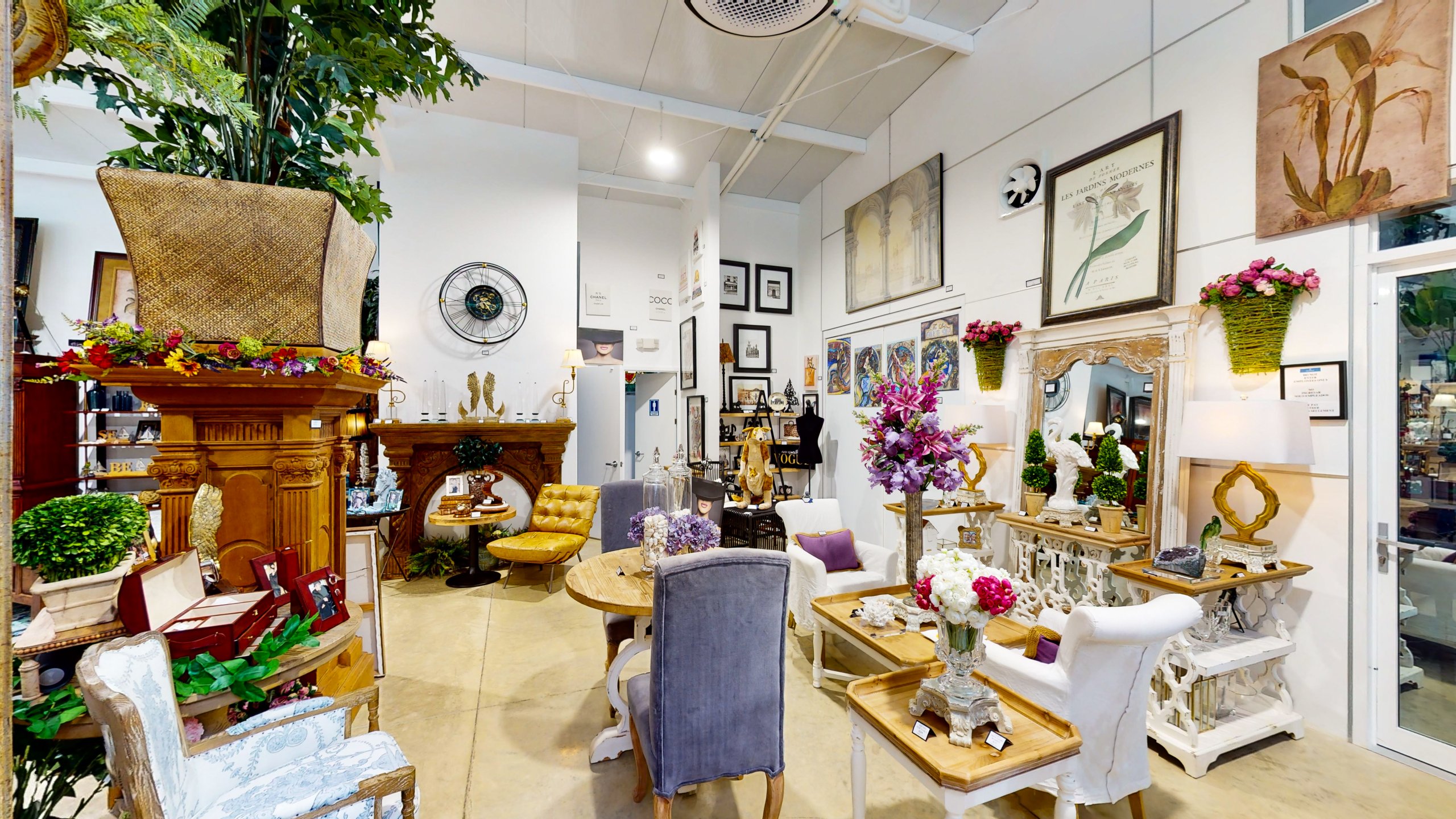 High Income-Generating Retail Business For Sale Near Ojochal, Costa Rica selected