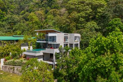 Stunning 3-Level Luxury Home with Panoramic Views image 5