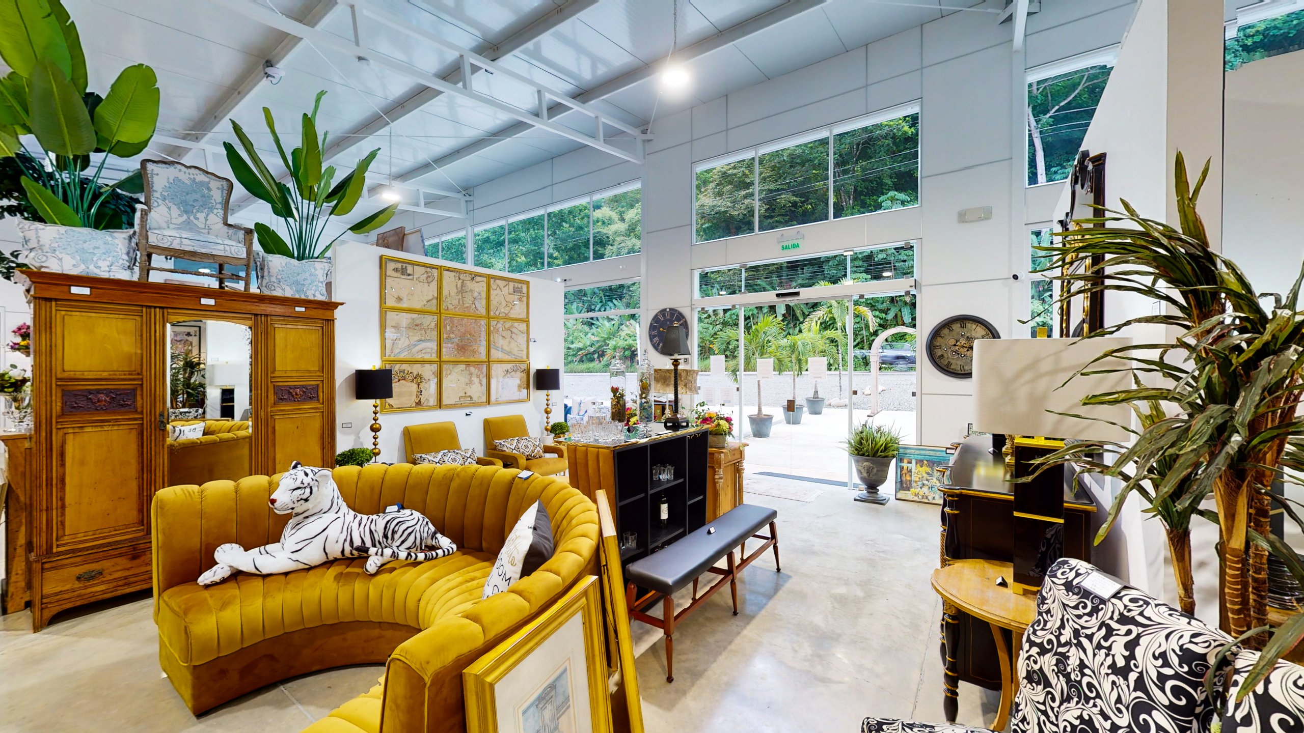 High Income-Generating Retail Business For Sale Near Ojochal, Costa Rica selected