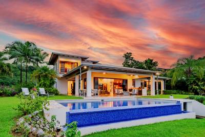 Luxury Coastal Living in Ojochal with Panoramic Ocean Views image 1