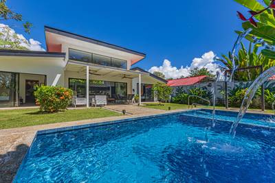 Tropical Modern Pool Residence Minutes from Marino Ballena National Park image 1