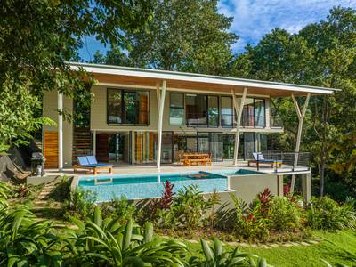 Luxury 4-Bedroom Jungle Estate with Ocean Views in Hatillo image 3