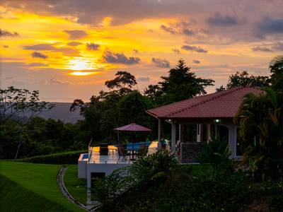 Oceanview Oasis House: Private Waterfall, Infinity Pool & Jungle Trails in Gated Costa Rica Community image 2
