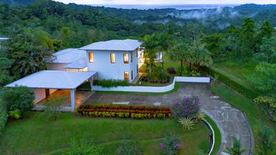Luxury Coastal Living in Ojochal with Panoramic Ocean Views image 3