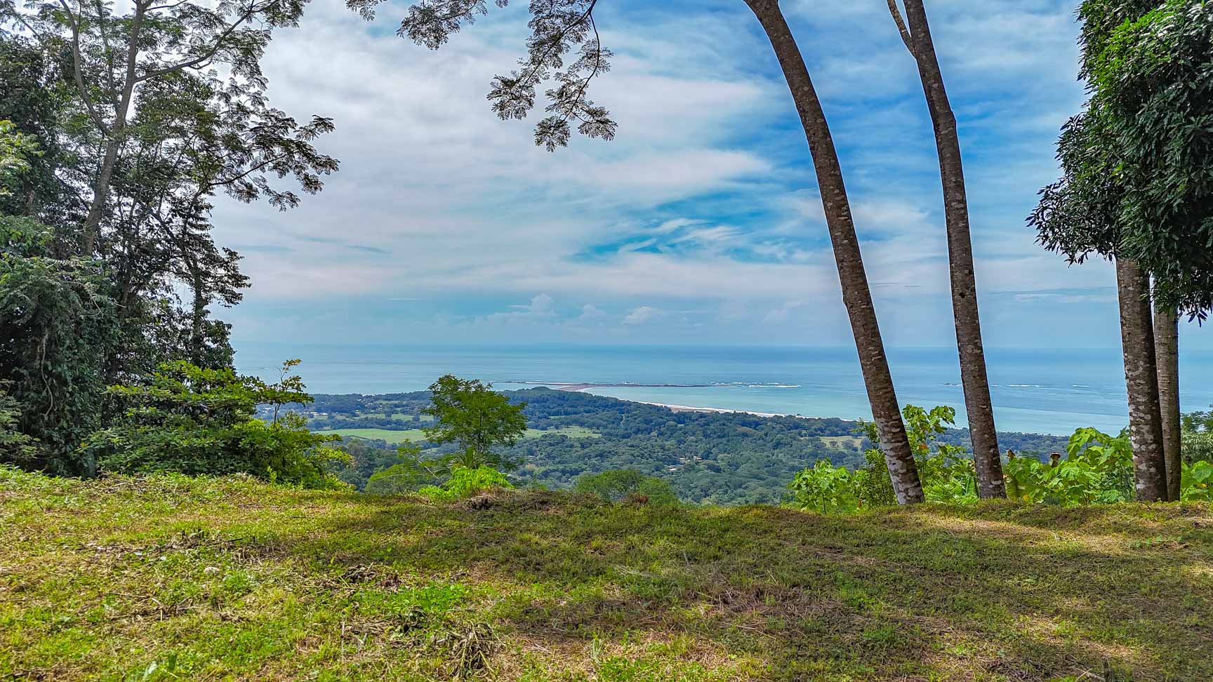 Large Uvita Lot with Whale’s Tail Ocean Views, Sunsets & Legal Water – Ready to Build selected