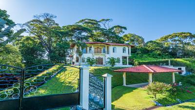 Elegant 3 Bedroom + Office Jungle Home in Puesta Del Sol, Ojochal image 1