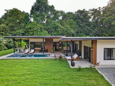 New Modern Home in Ojochal – Usable Lot Surrounded by Jungle and Creeks image 5
