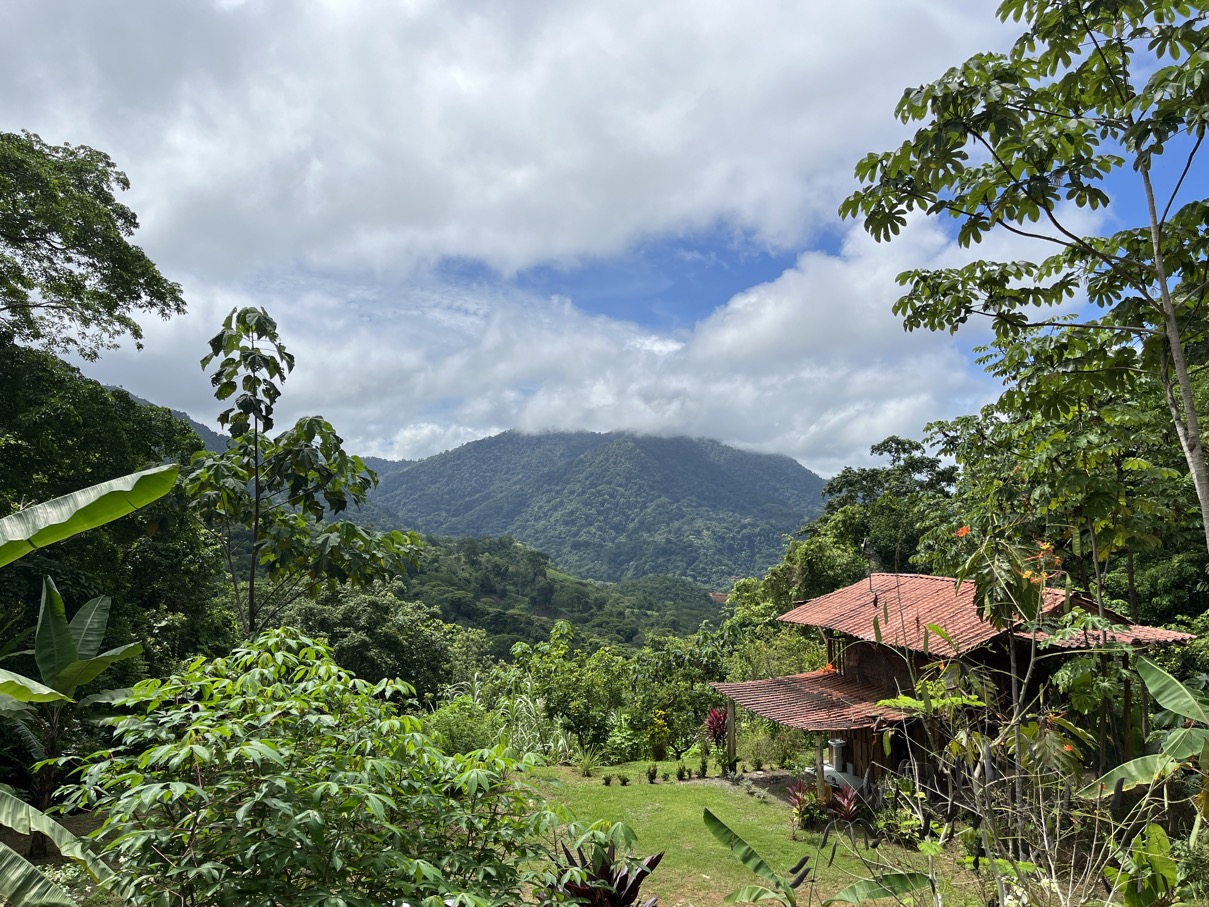 Charming Mountain Retreat in Vergel de Osa – Minutes from Ojochal, Beaches, and Waterfalls selected