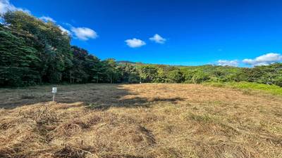 Stunning Mountain & Valley Views in Pura Vida Falls – Prime Property Ready to Build  image 1