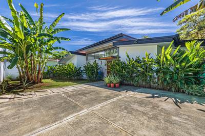 Tropical Modern Pool Residence Minutes from Marino Ballena National Park image 4