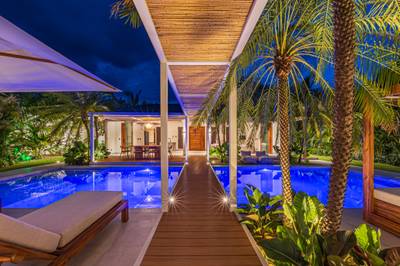 Luxury Villa: Walking Distance to the Beach on 0.22 Acres image 1