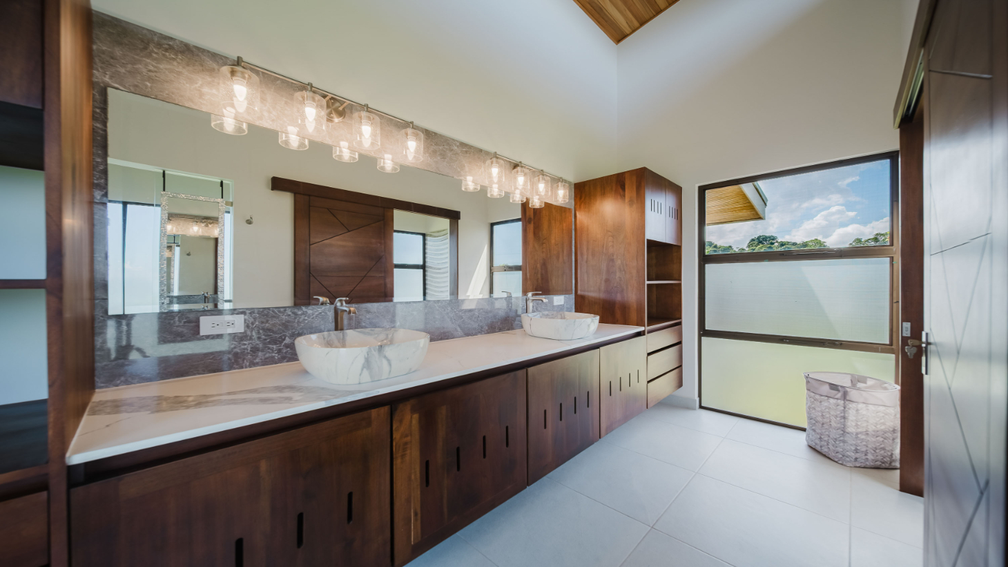 Guest House and Infinity Pool Ocean View Luxury Estate selected