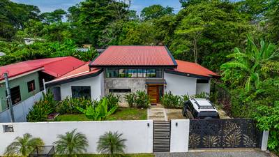 Modern 3-Bedroom Home with Private Pool in the Heart of Playa Uvita image 2