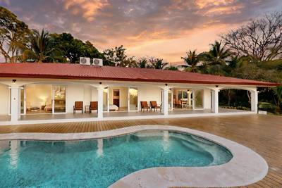 Casa Blanca – Renovated Hacienda-Style Home with Ocean Views in Uvita image 4