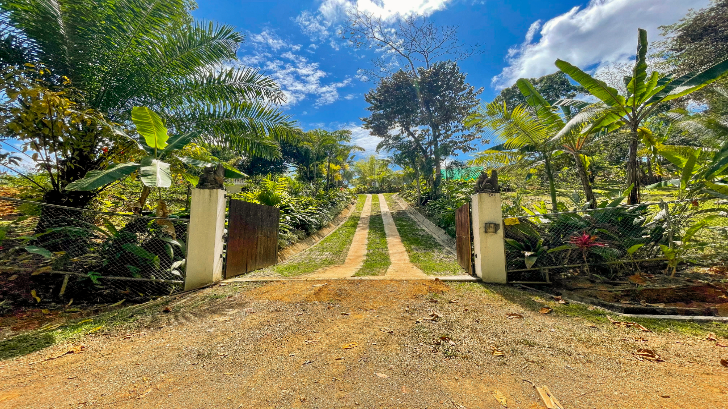 3 Bedroom Home With Ocean View Near Ojochal Tres Rios selected
