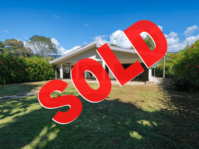 Modern Home Near Bahia Ballena National Park – Walk to the Beach! image 1