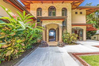 Luxury Oceanview Estate Steps from the Beach image 4