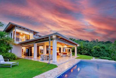 Luxury Coastal Living in Ojochal with Panoramic Ocean Views image 5