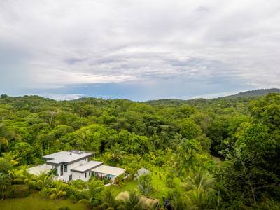 Exceptional Modern 4-Bedroom Family Sanctuary on 1 Acre in Ojochal image 2