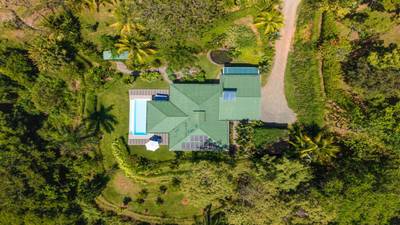 5.67 ACRES – 3 Bedroom Stunning Luxury Home Featuring Sweeping Valley & Ocean Views, Natural Wood Finishes & Sophisticated Design! image 4