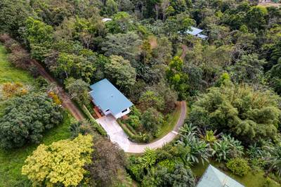 Two Modern Homes with Mountain View, Creek Access, and Multiple Building Sites in Tumbas, Tinamastes image 1