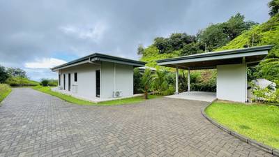 Tropical Turnkey Retreat in Gated Community image 5