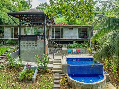 Modern Villa with Infinity Pool, Rancho & Expansion Potential in Prime Uvita Location image 1