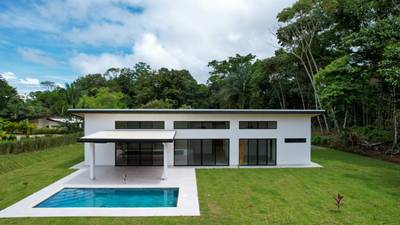 Spacious 3-Bedroom, 3-Bath Home with Larger Pool & Terrace in Ojochal image 4