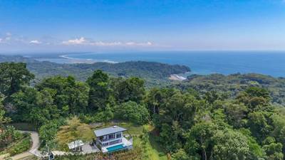 Luxury 4-Bed Home with Ocean & Jungle Views in Ojochal image 5